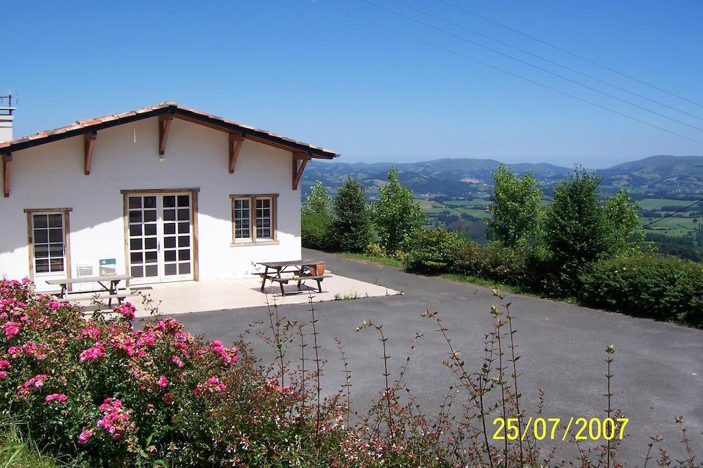 Ferme Ithurburia Saint-Michel  Buitenkant foto
