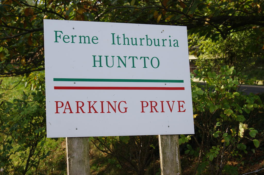 Ferme Ithurburia Saint-Michel  Buitenkant foto
